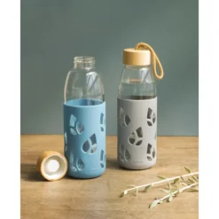 PEBBLY Bouteille en Verre avec Protection Silicone Bleu 55 cl* Carafe, Pichet
