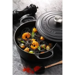 LE CREUSET Cocotte en fonte Ronde 24 cm Noir mat Signature* Cocotte En Fonte