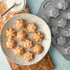 NORDIC WARE Moule à Gâteaux Flocons de Neige (x12) Silver* Moule Anti-adhésif|Moules À Gâteaux