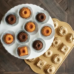 NORDIC WARE Moule Mini Bundt Charms Assortis (x12) Gold* Moule Anti-adhésif|Moules À Gâteaux