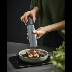 PEUGEOT Moulin à Poivre Line 22 cm Carbone* Moulin