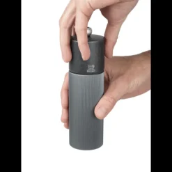 PEUGEOT Moulin à Poivre Line 18 cm Carbone* Moulin