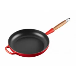 LE CREUSET Poêle en Fonte 28 cm Cerise avec Manche en Bois Signature* Poêles