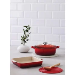 LE CREUSET Set Cocotte 24 cm, Plat à Gratin 23 cm et Dessous de Plat Cerise* Servir, Présenter|Cocotte En Fonte