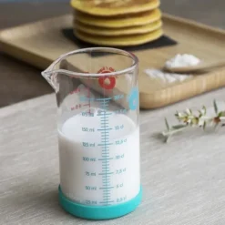 PEBBLY Verre Doseur en Verre et Silicone 200 ml Bleu* Verre Doseur